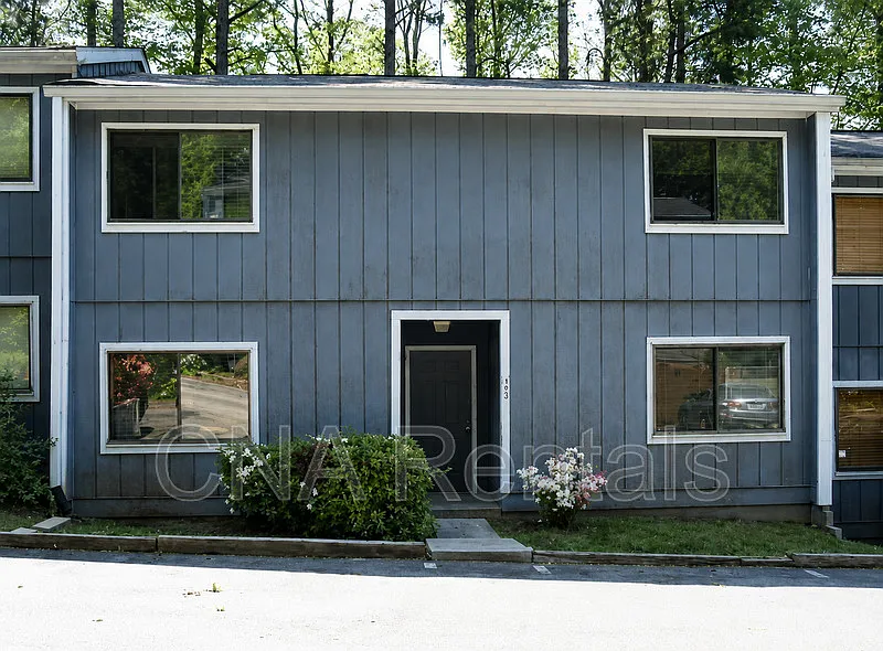 3 bed, 2.5 bath, 1580 sqft, $1,500 — Photo 1