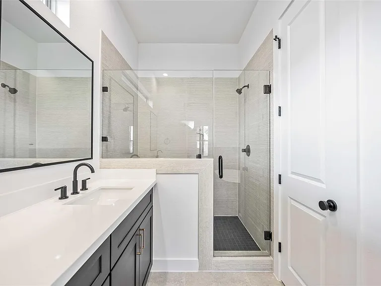 2528 Live Oak St — Photo 14