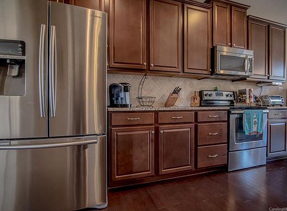 5th image of 2004 Wade Hampton Cir