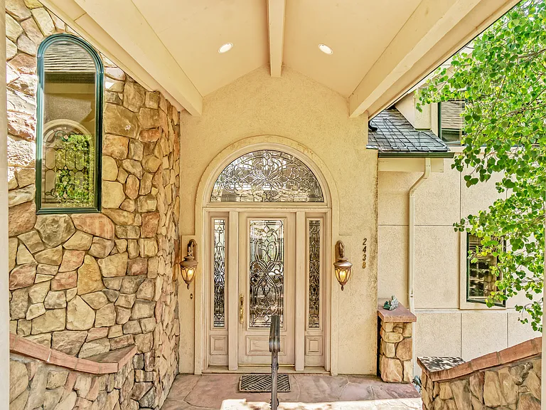 2438 Juniper Hill Dr — Photo 3