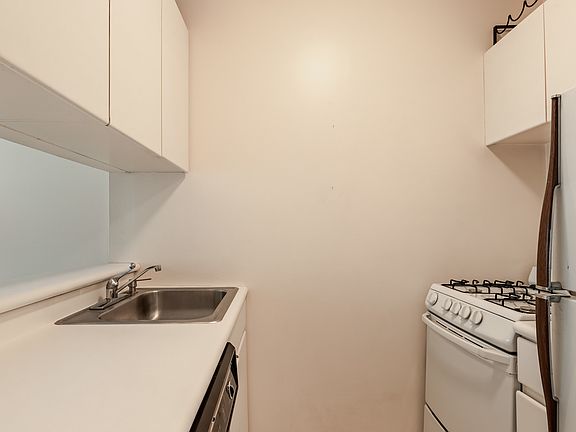 5th image of 300 E 62nd St APT 503