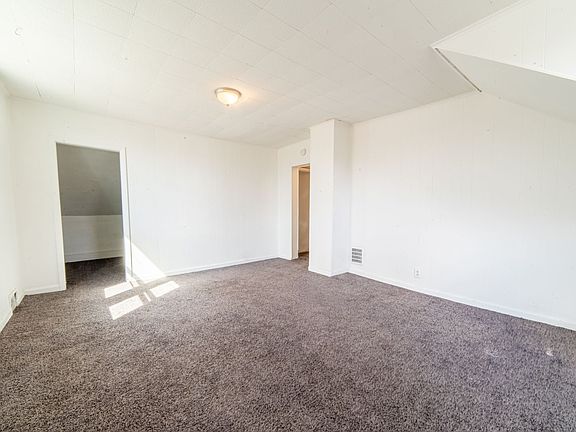 3rd image of 34 Avon Pl #2