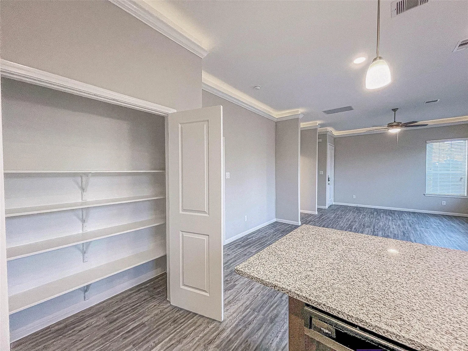 4 bed, 3.5 bath, 1955 sqft, $2,520 — Photo 4