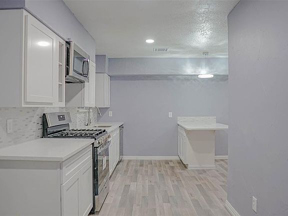 5th image of 405 New York Ave