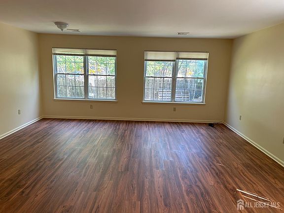 3rd image of 13 Hampton Rd #B