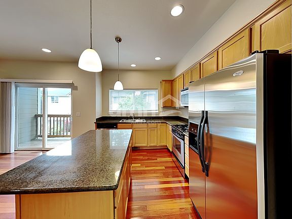 4th image of 7333 Rainier Dr
