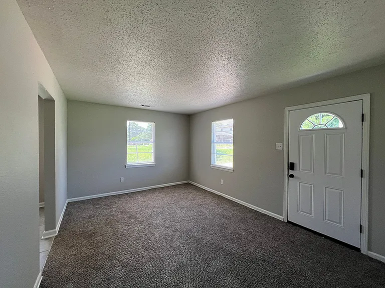 385 Washburn Dr — Photo 10