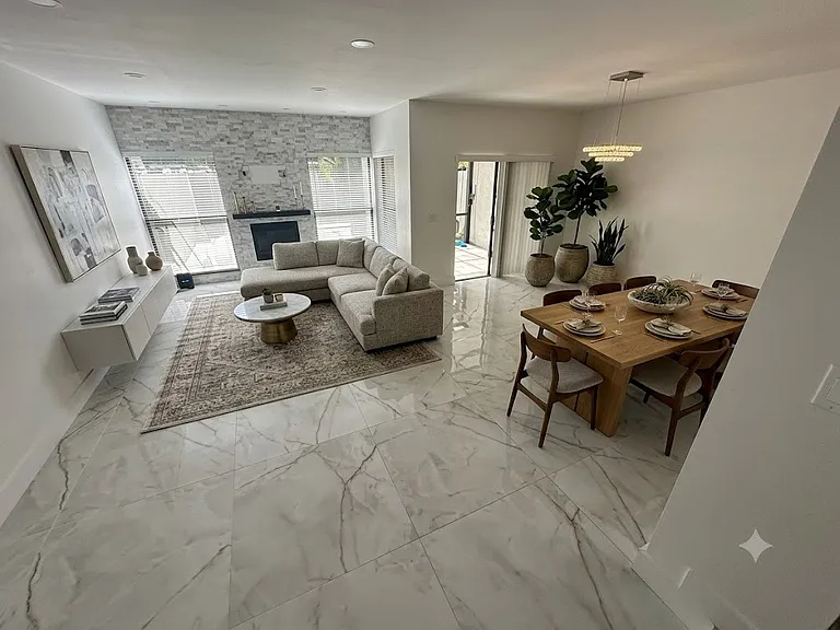 6744 Canary Palm Cir — Photo 21