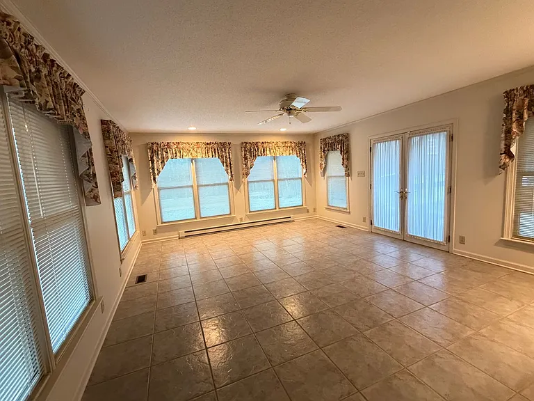 6811 Oakdale Rd — Photo 15