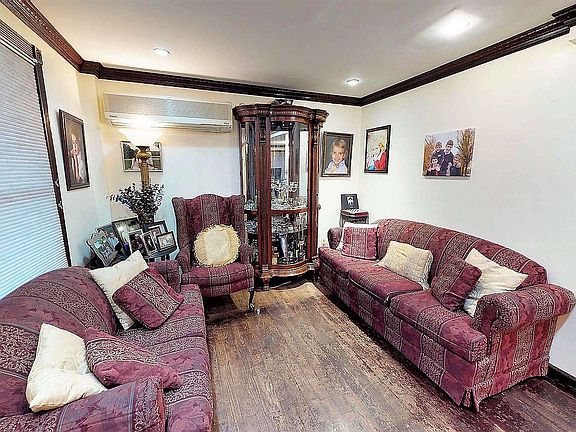 4th image of 3618 Avenue