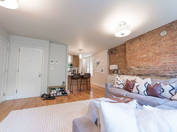 3rd image of 236 Elizabeth St #4FR