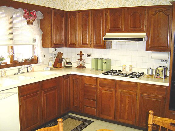 4th image of 2057 Westview Dr