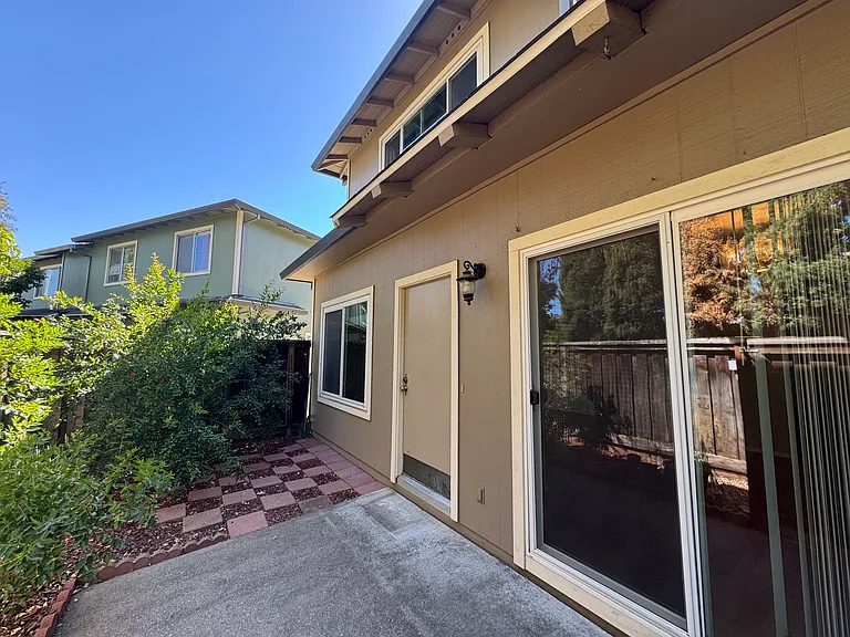 1635 Kentfield Ave — Photo 2