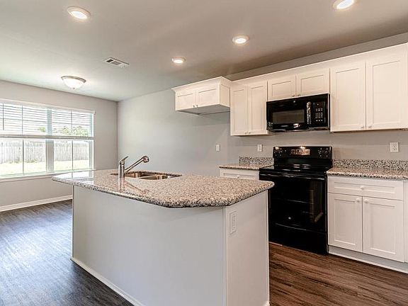 2nd image of E Oak Dr