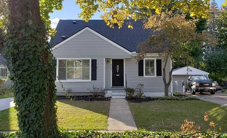 407 N Kenwood Ave — Photo 2