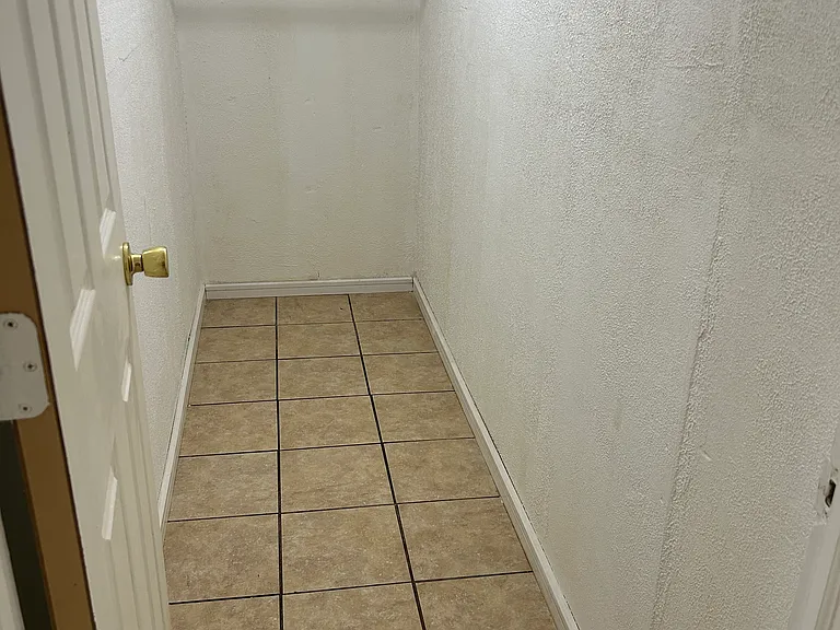 72 Franklin St #1/2 — Photo 4