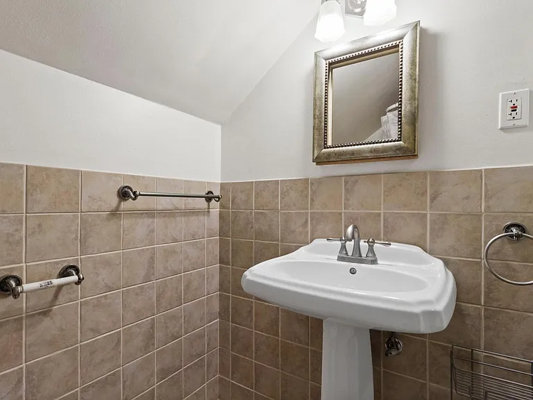 4918 N Berkeley Blvd — Photo 22