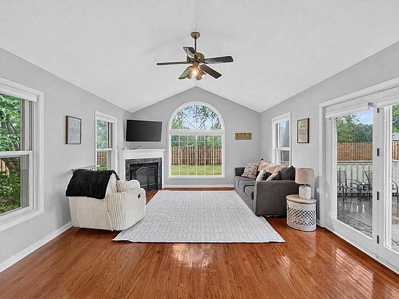 3rd image of 1001 W Blackhawk DRIVE