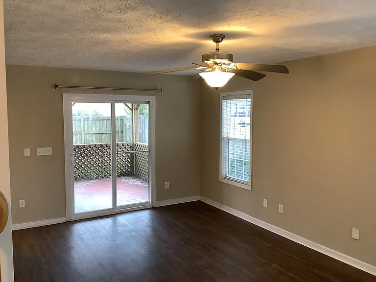 4617 Split Rail Dr — Photo 5
