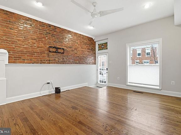 2nd image of 3723 Hudson St