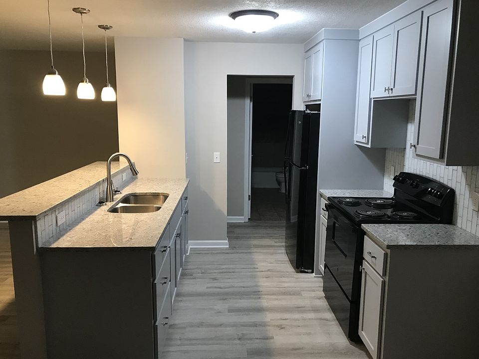 1st image of 11960 Holly Cir NW
