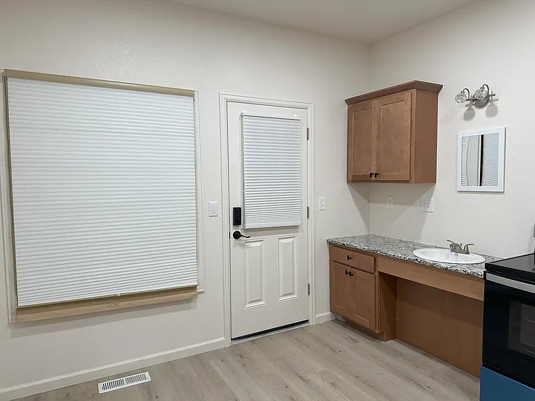 1744 Mariposa Rd #A1 — Photo 10