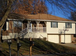 2933 Sweet Briar Dr, Independence, MO 64057