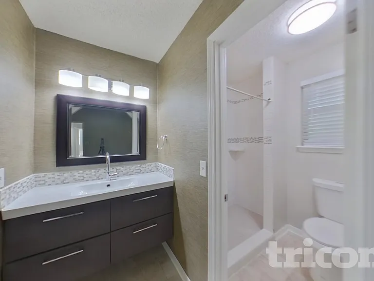 589 Robert Livingston St — Photo 9