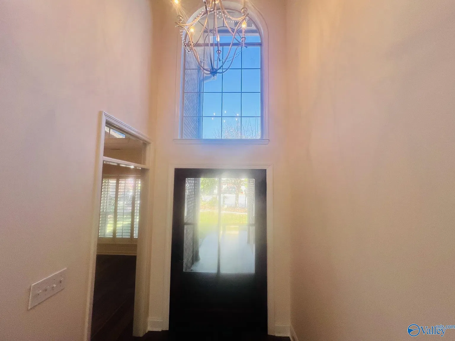 4 bed, 2.5 bath, 2550 sqft, $2,295 — Photo 3