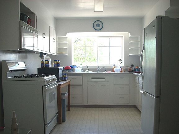 bright spacious kitchen