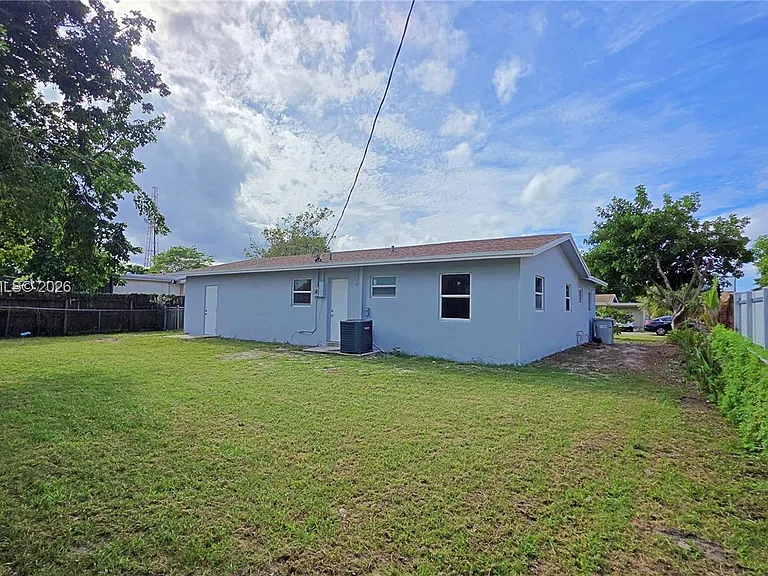 1700 N Cypress Rd — Photo 12