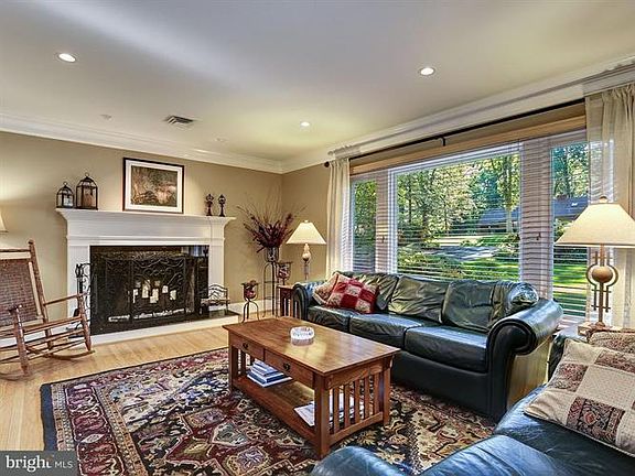 3rd image of 3036 Cedarwood Ln