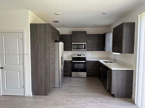 4th image of 1092 SE 23rd Ave #1