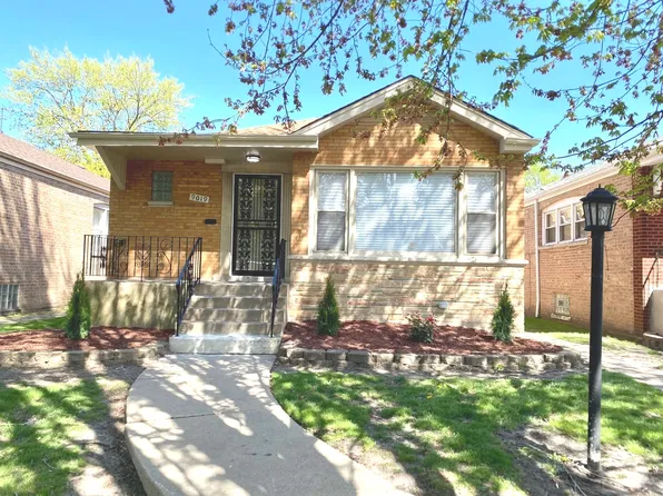 (undisclosed Address), Chicago, IL 60617