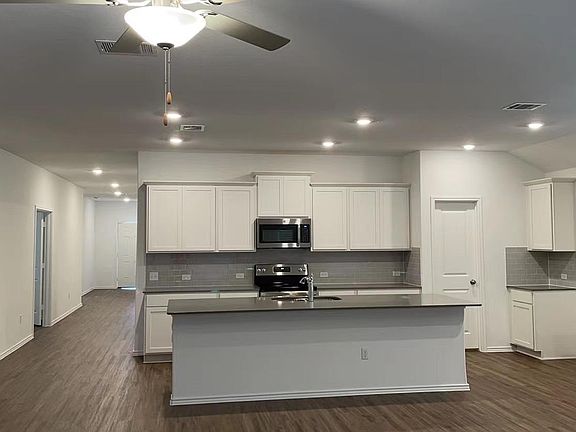 3rd image of 213 Chickasaw Ln