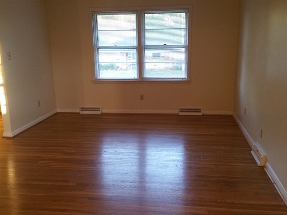 3rd image of 656 Rosewood Dr