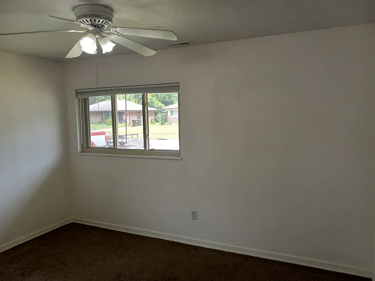 3827 Kingswood Dr — Photo 24