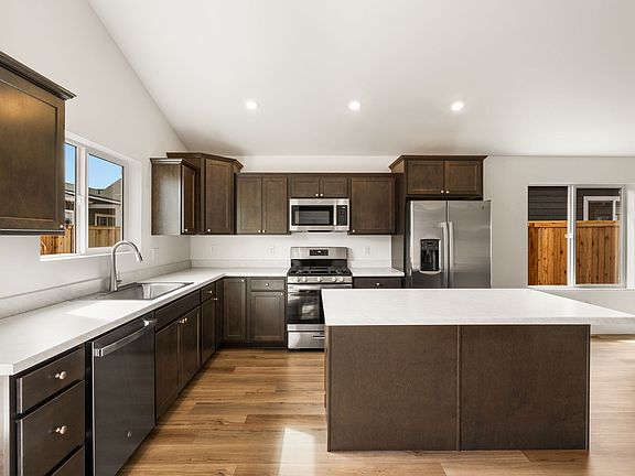 5th image of 507 Reflector Rd