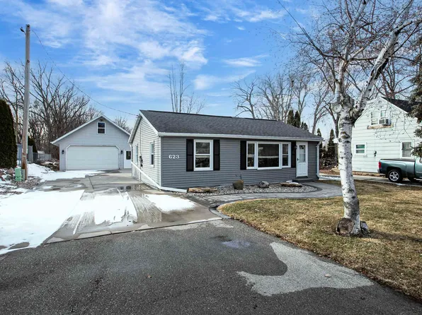 623 Hunters Point Rd, Neenah, WI 54956