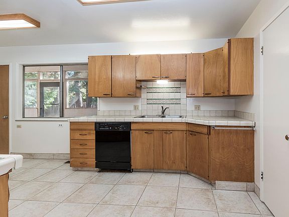 2nd image of 601 Olympic Dr