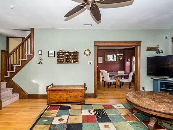 3rd image of 125 Woodward Ave