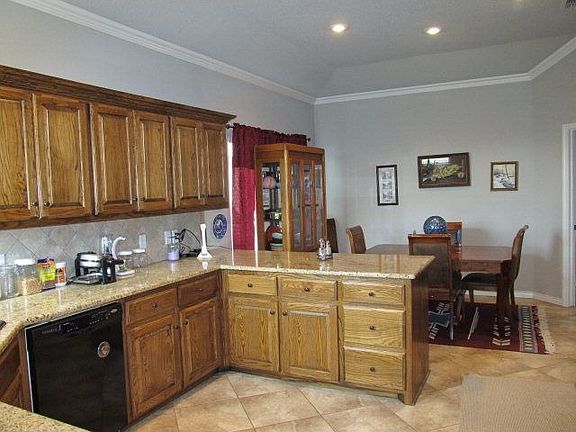 4th image of 10105 Iola Ave