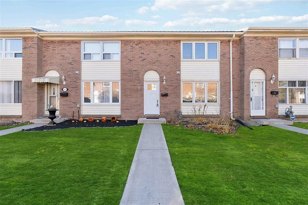 3 bed, 1.5 bath, $2,100 — Photo 1