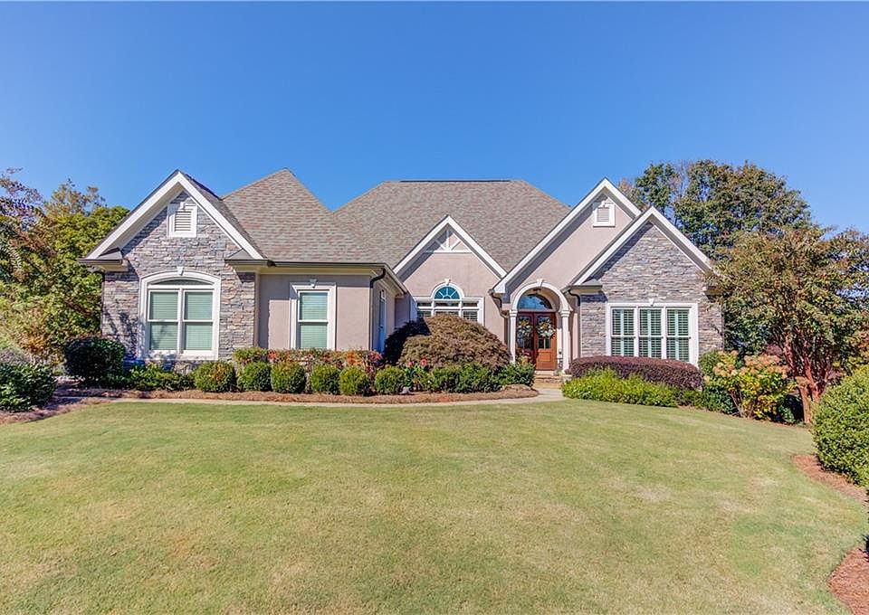 1st image of 380 Fairway Cir