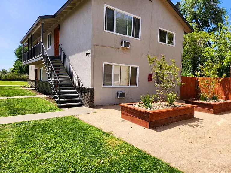 1722 Linda Ave — Photo 16