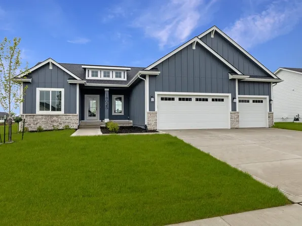 18025 Valleyview Dr, Clive, IA 50325
