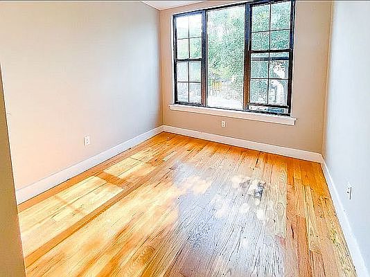 4th image of 155 Tompkins Ave APT 2