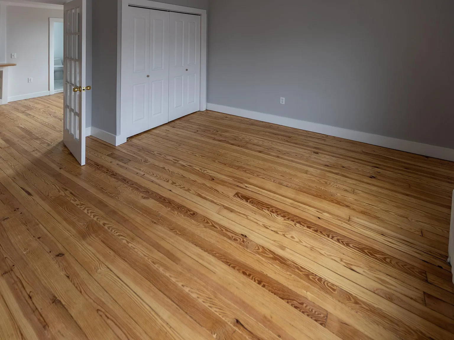 140 Bay Ave — Photo 2
