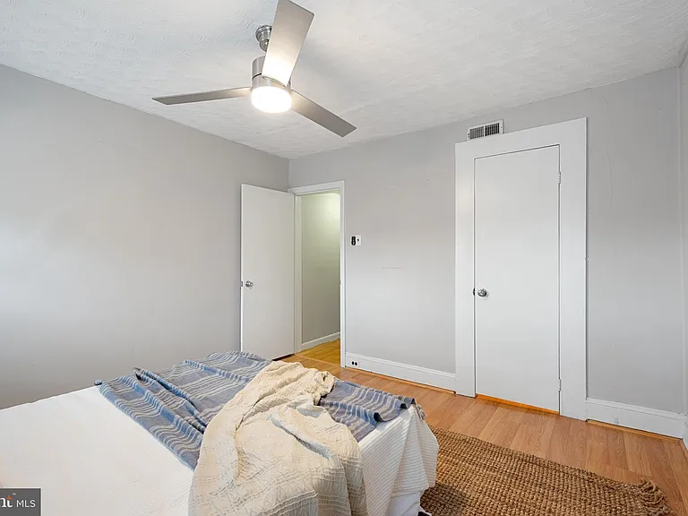 130 E Randall St — Photo 25