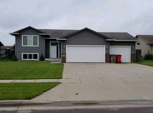 903 Honeysuckle Dr, Harrisburg, SD 57032